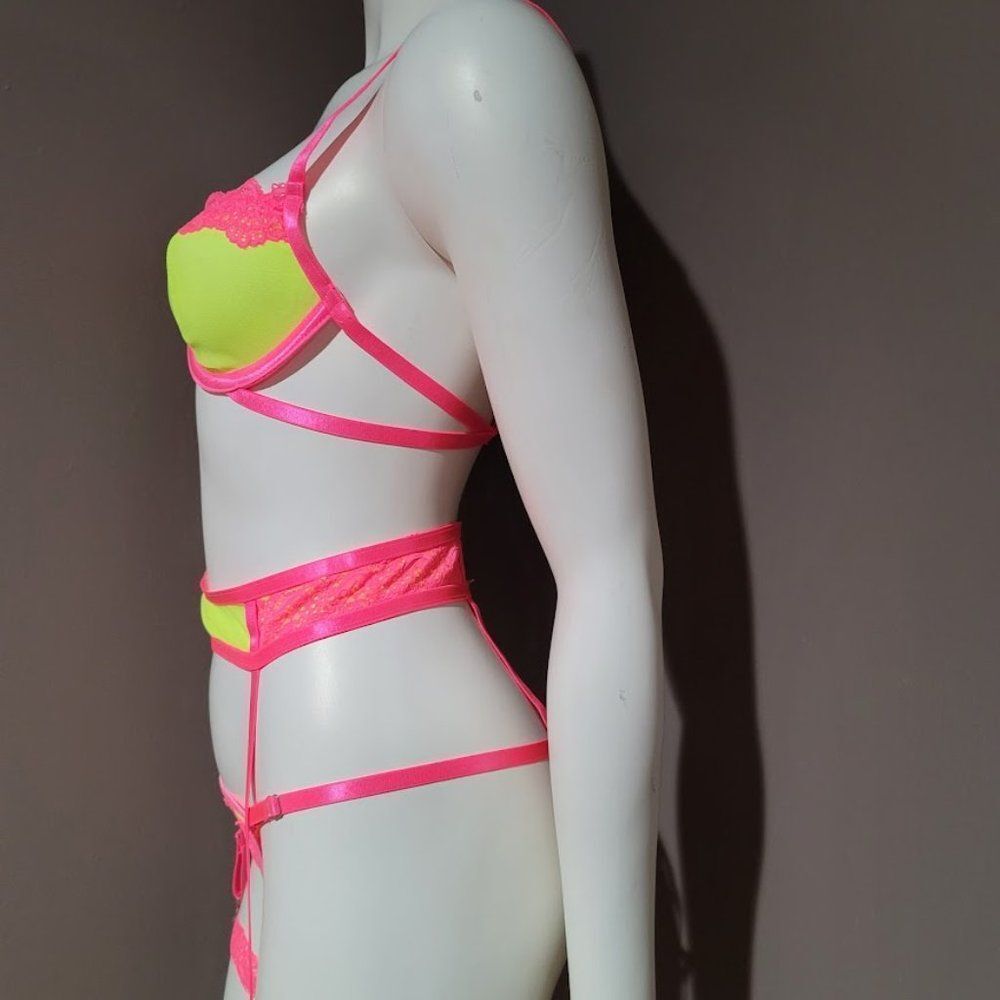Neon Lace Trim Underwire Garter Lingerie Set - Picture 3 of 11